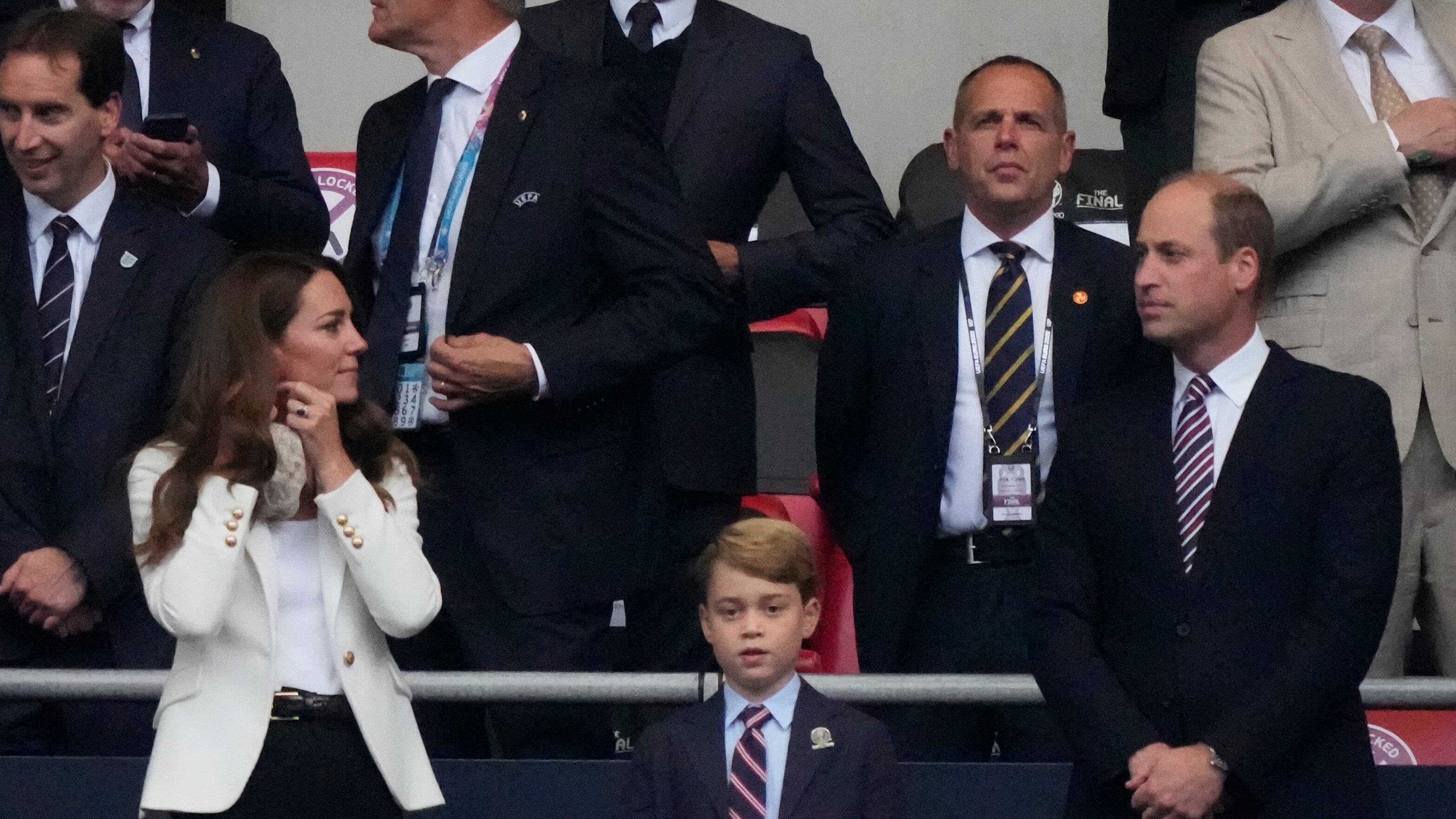 "William e Kate nervosi per il figlio". Cosa ha combinato Harry