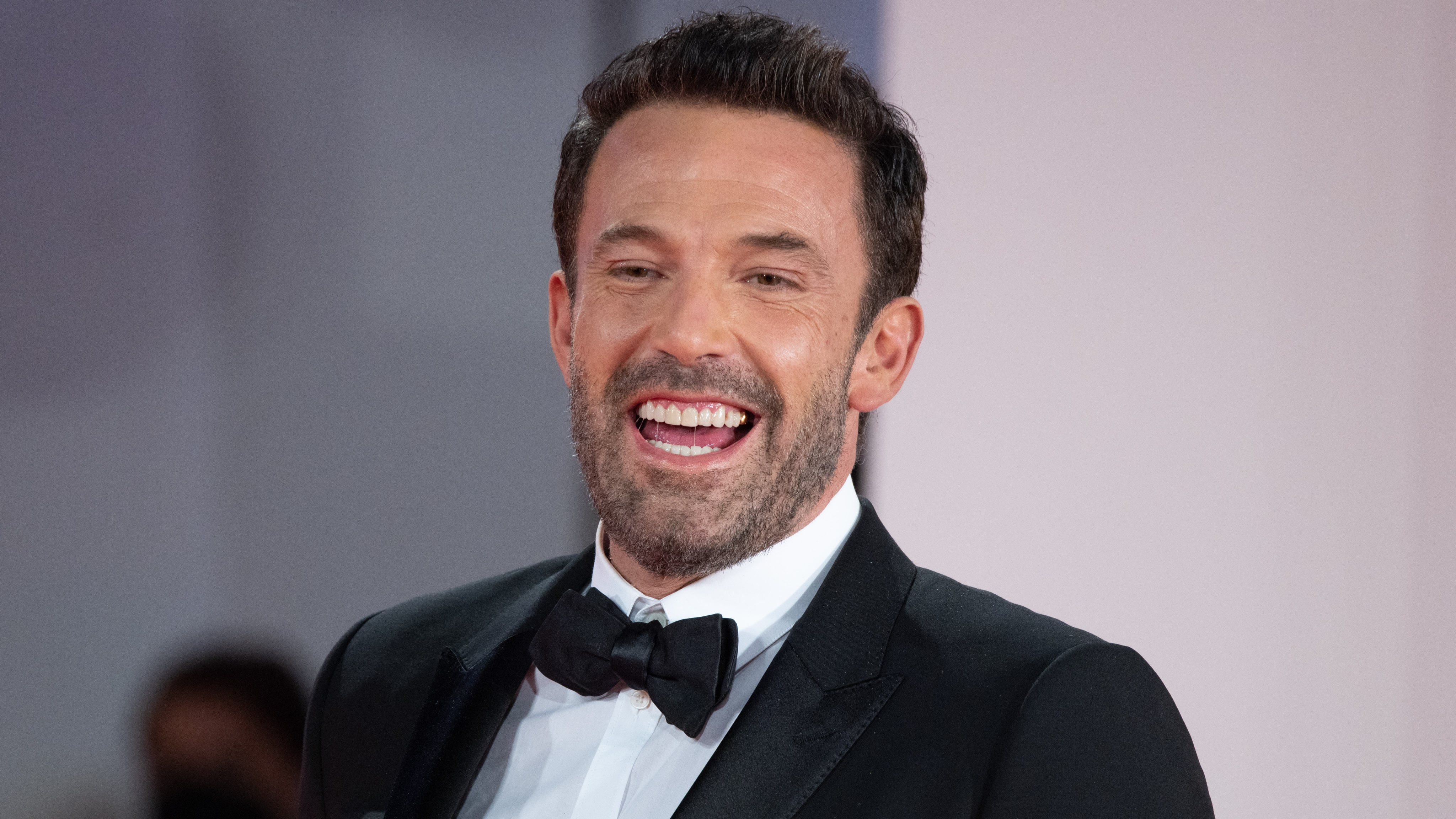 Il duo Clooney e Affleck. "Spieghiamo quant'è dura fare il papà in questi anni"