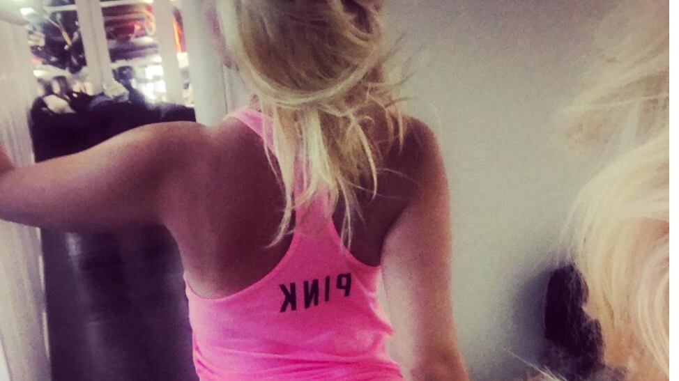 Wanda Nara pubblica foto in perizoma. Icardi commenta così