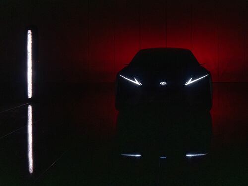 Lexus traccia il presente e insegue il futuro, tra artigianalità e tecnologie all'avanguardia