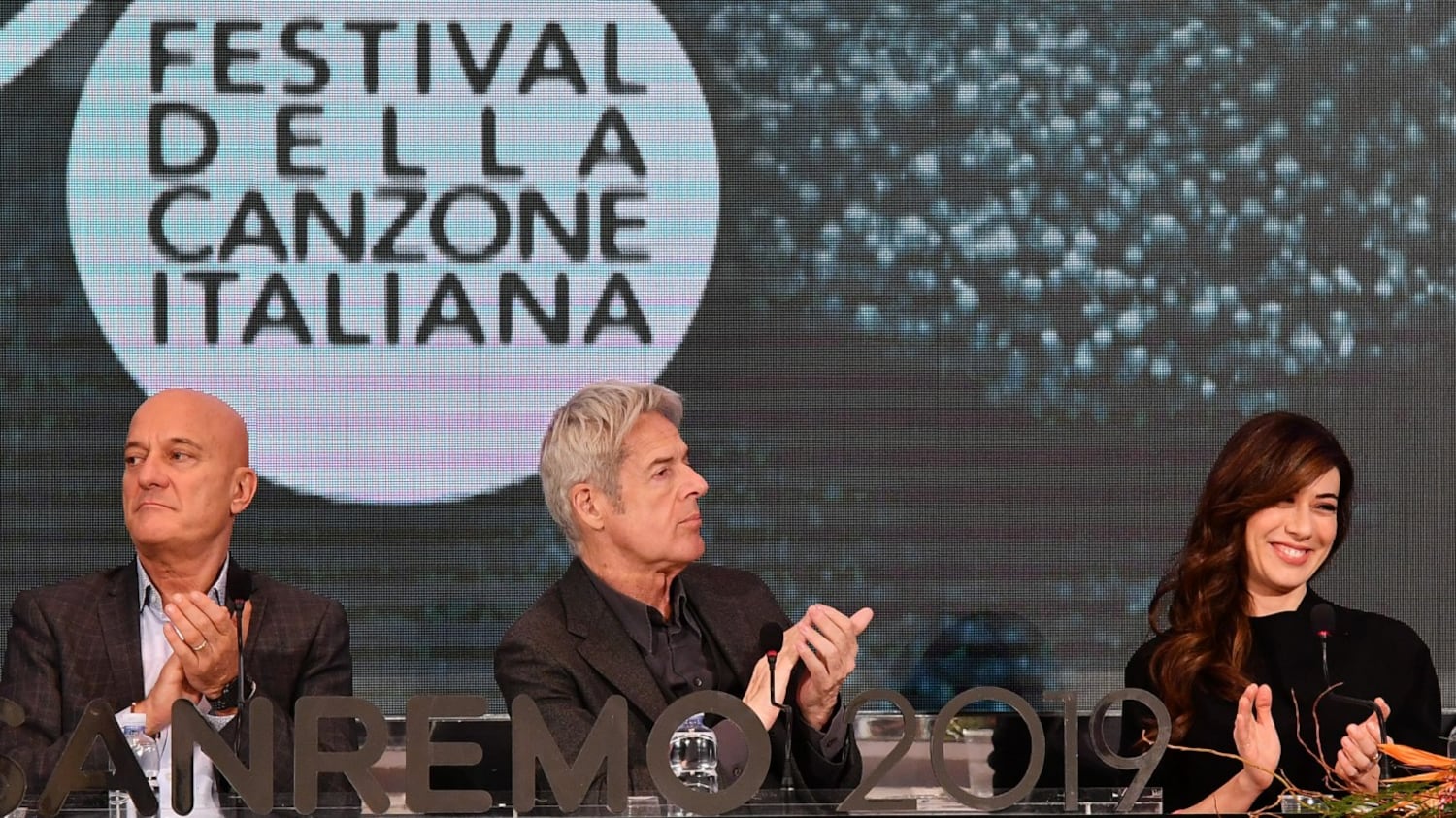 Polemiche, gaffe, contestazioni Alla faccia dell'Armonia di Baglioni