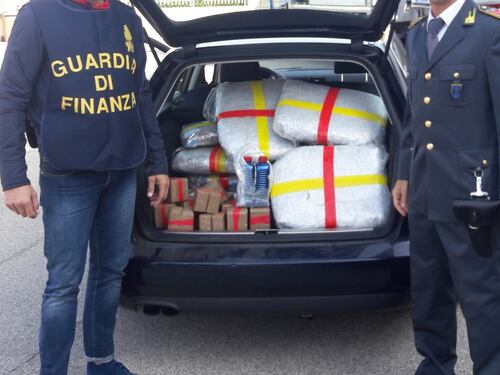 Mola di Bari, maxi sequestro di droga da parte delle fiamme gialle