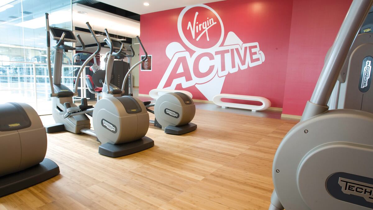 Apparecchio acustico scompare dalla pubblicità: polemiche su Virgin Active