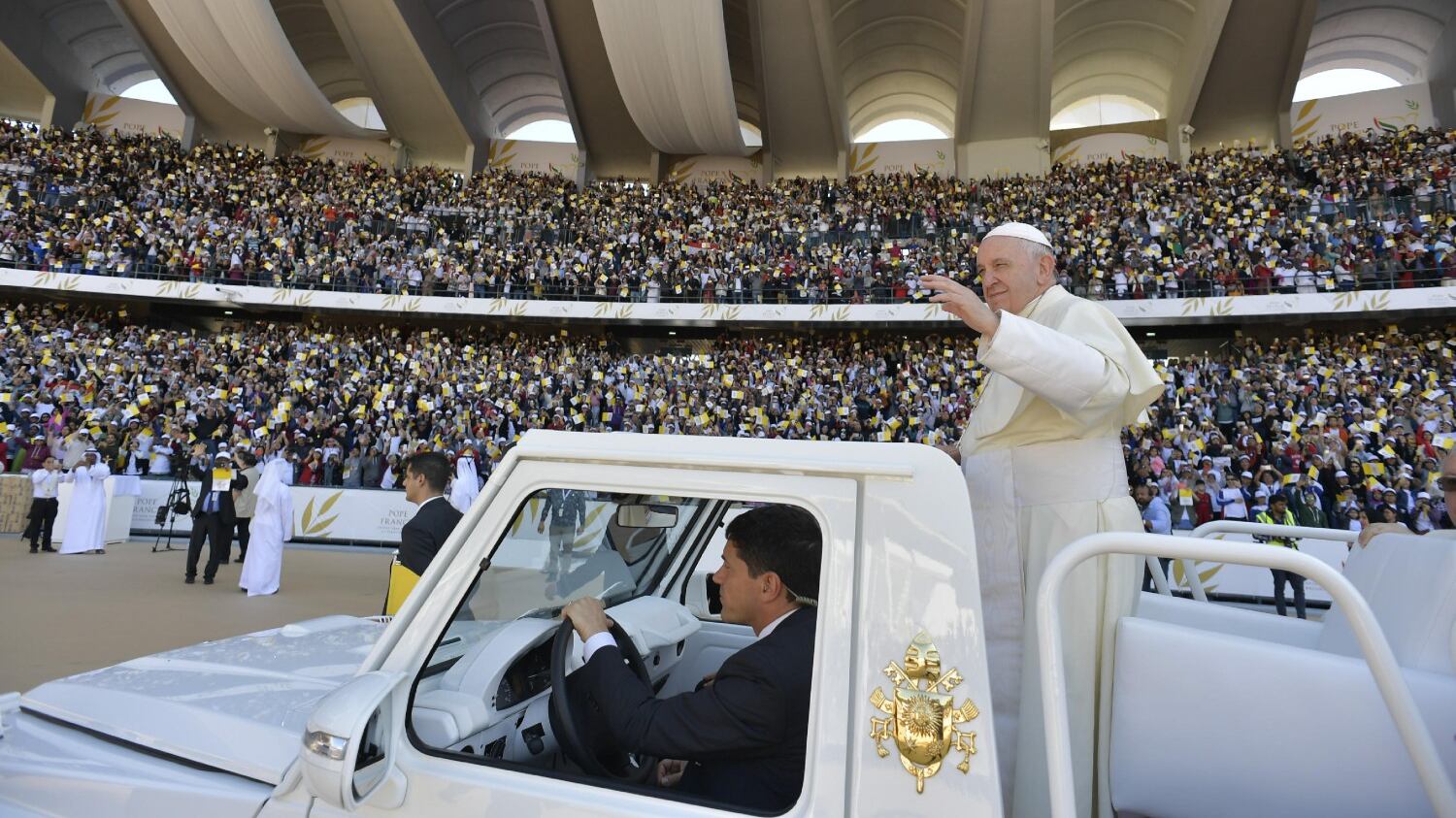 Papa Francesco: "Femminismo finisce per essere machismo con le gonne"