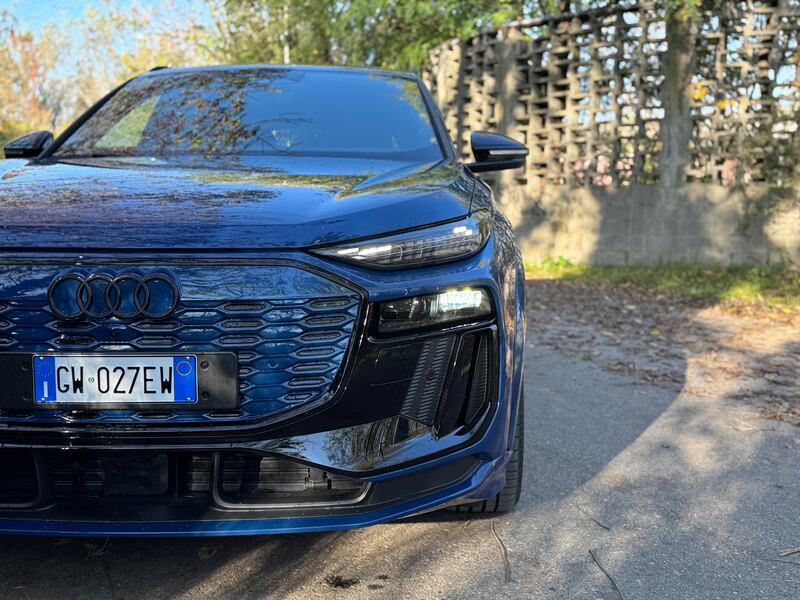 Audi Q6 e-tron, la gallery del nuovo SUV elettrico divertente alla guida 5
