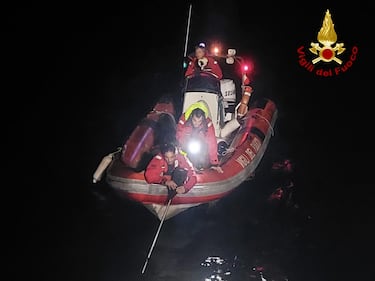 Como, auto finisce nel lago, due morti: l'intervento dei vigili del fuoco 3