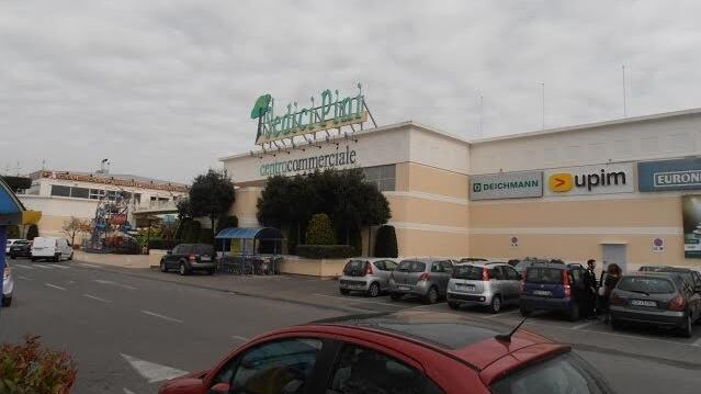 Rapina con un fucile la Coop di Pomezia: ricercato