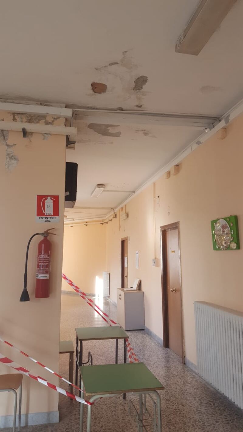 Infiltrazioni scuola Napoli 2