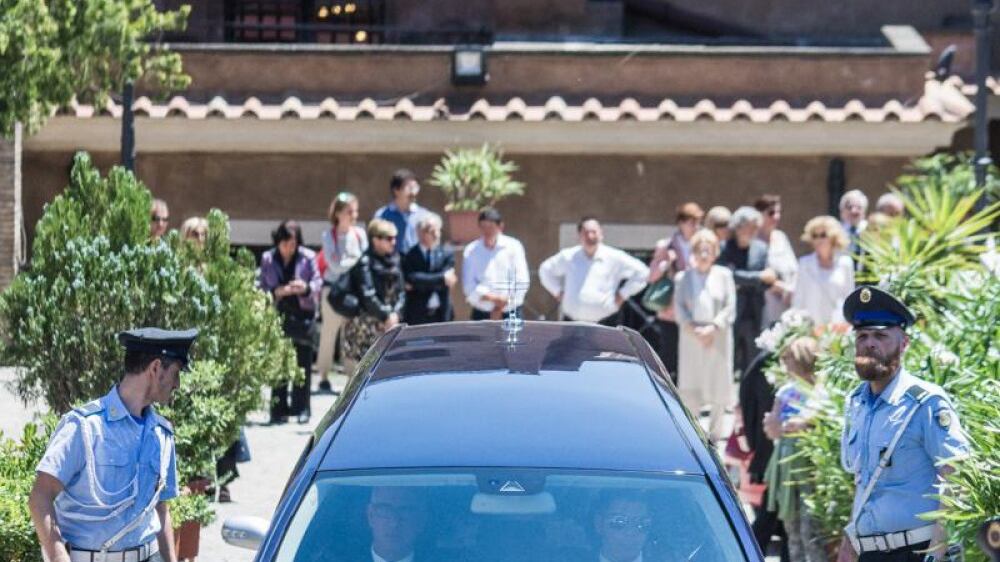 Roma, i funerali della stilista Laura Biagiotti, la "regina del cachemire"