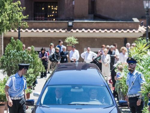 Roma, i funerali della stilista Laura Biagiotti, la "regina del cachemire"