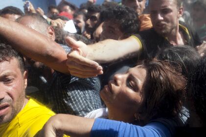 Lesbo invasa dagli immigrati: scontri e feriti 7