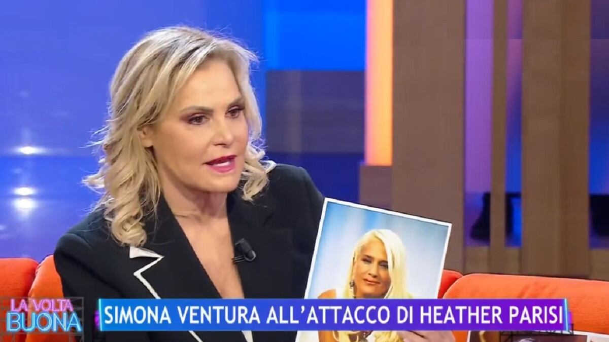 "Ha detto cose false...". Simona Ventura durissima su Heather Parisi: cosa è successo