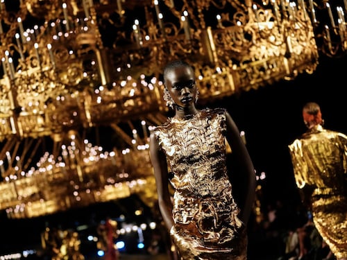 I 10 anni tutti d’oro di Vaccarello sulla passerella di Saint Laurent
