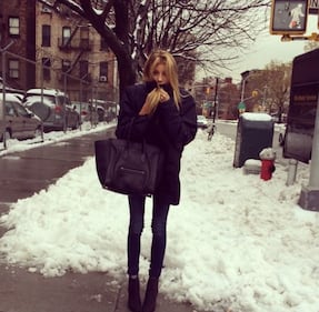 Le curve esplosive di Charlotte McKinney catturano l'attenzione 9