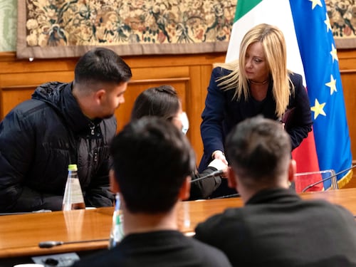 "Conoscete i rischi delle traversate?". Meloni incontra i familiari delle vittime di Cutro