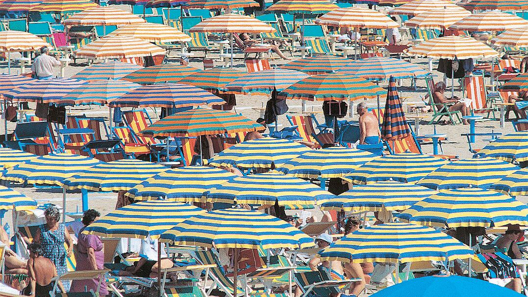 L'estate del turismo a numero chiuso ci farà litigare al mare e in montagna