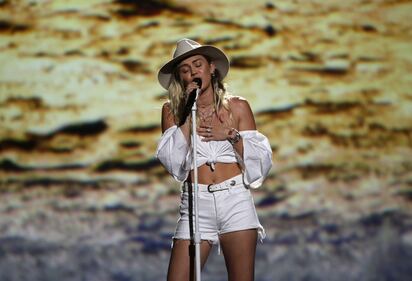 Billboard Music Awards 2017, i look più sexy 1