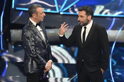 Sanremo 2024: ecco il look della terza serata del Festival di conduttore, co-conduttrice e ospiti 20