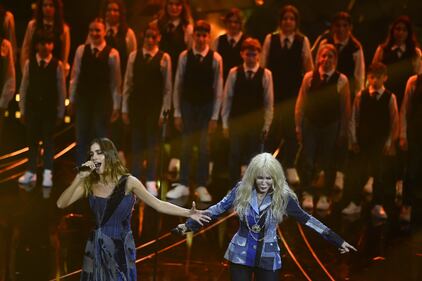 Sanremo 2024: ecco il look della quarta serata del Festival di Clara 2