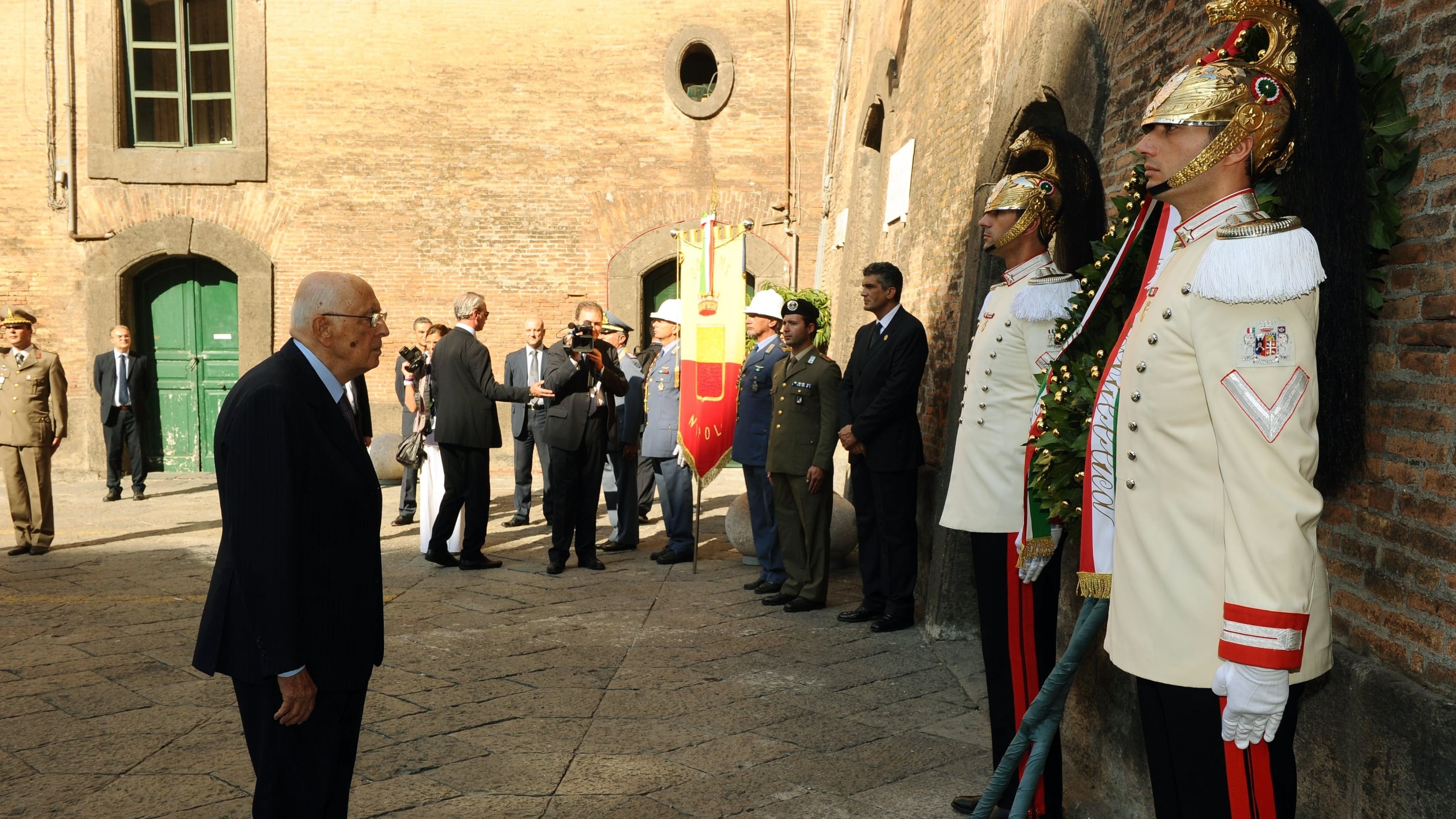 Napolitano a Napoli: "Il futuro è incerto ma bisogna avere fiducia"