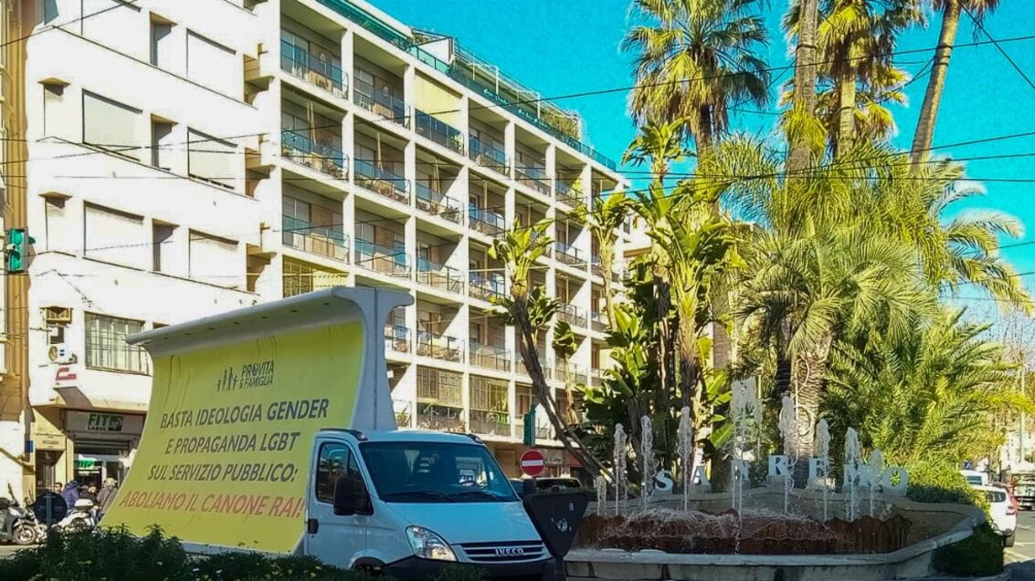 A Sanremo i camion-vela di Pro Vita. "Basta propaganda Lgbt"