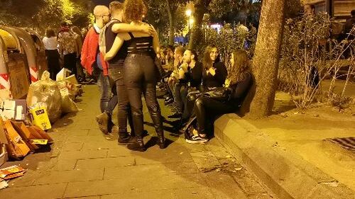 Napoli, nelle notti di piazza Bellini 3
