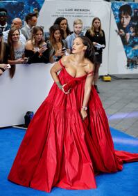 Rihanna, sexy scollatura sul red carpet 29