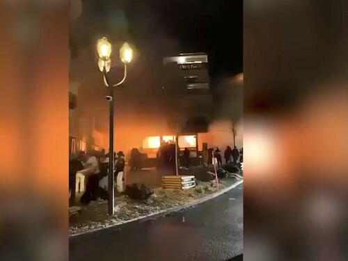 Le prime fiamme sul soffitto, i video della festa, poi la trappola e l'orrore a Crans-Montana