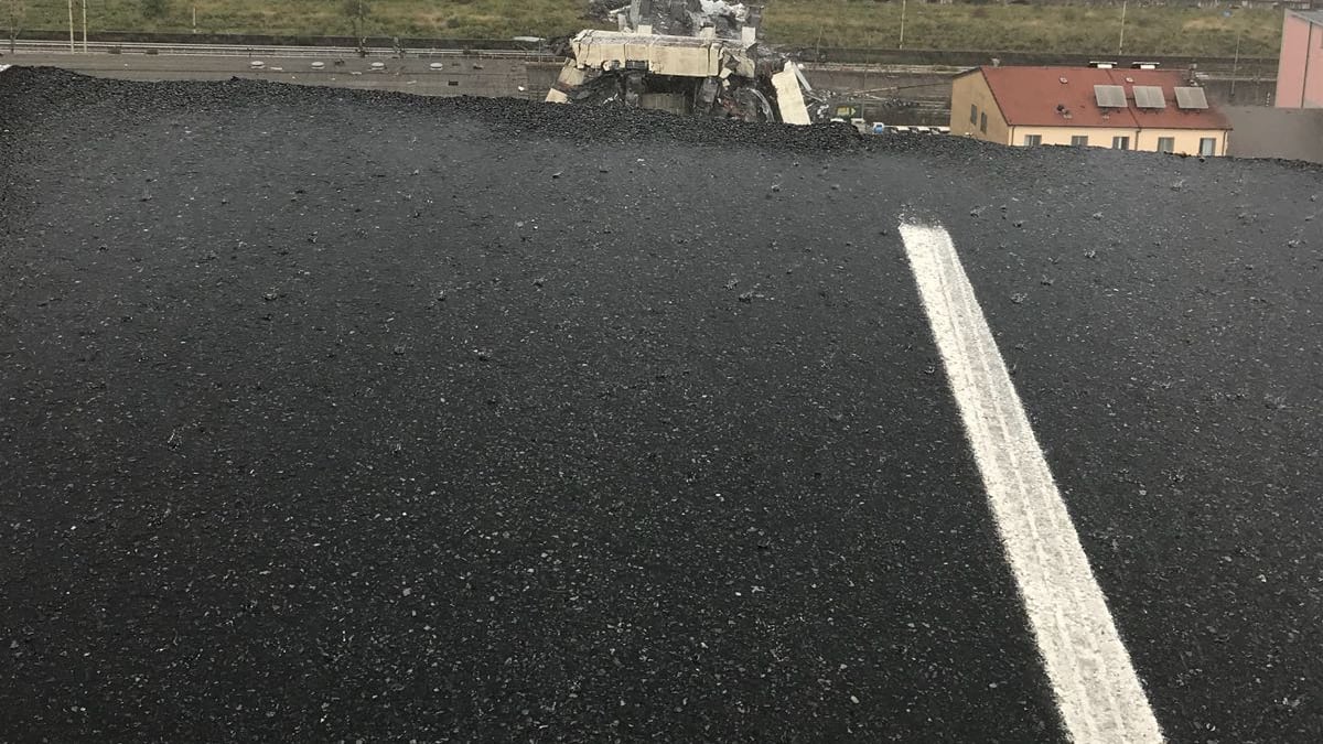 Crollo ponte Morandi, ora la Liguria è spaccata in due