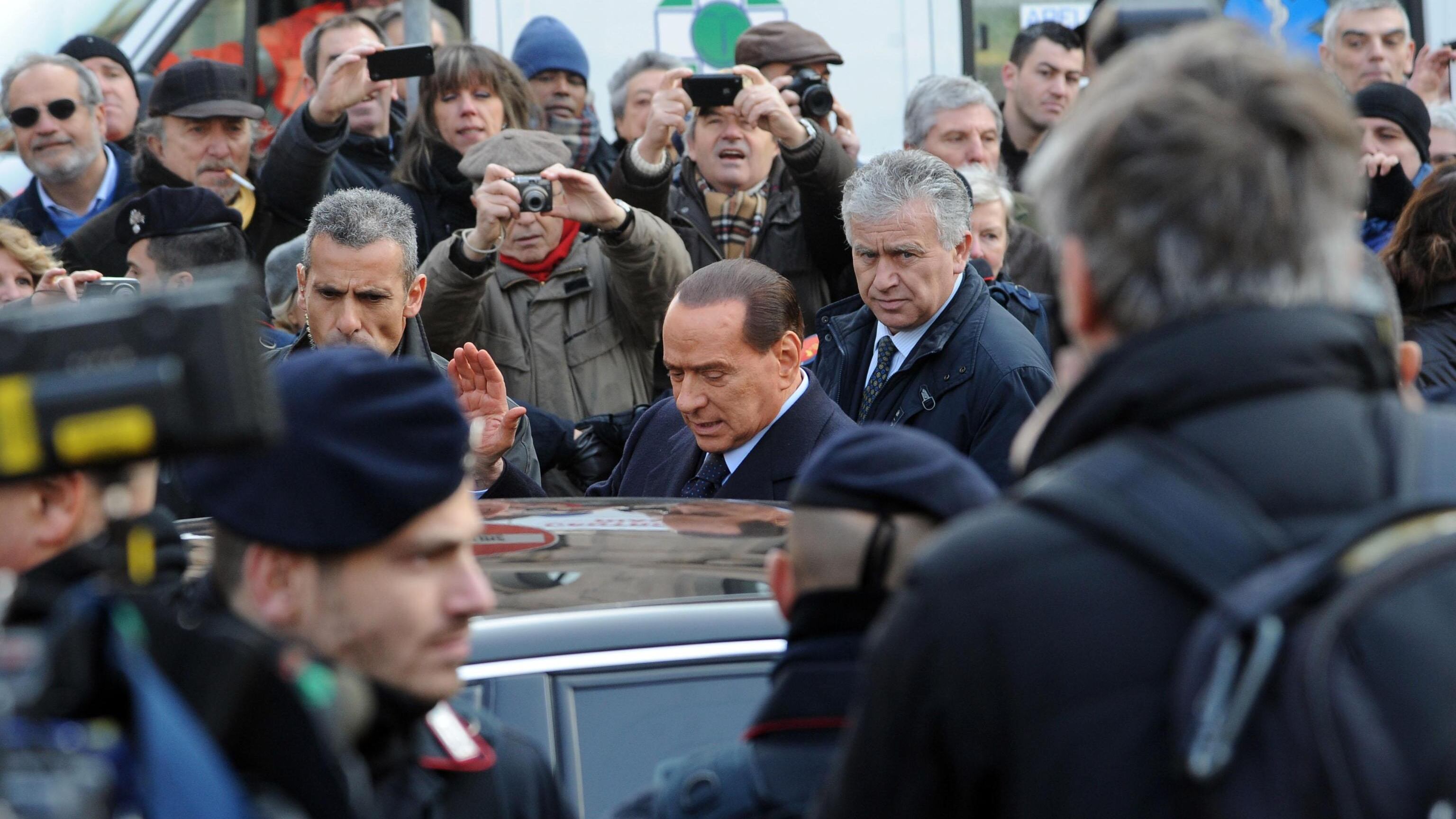 Berlusconi rivisita Mussolini: "Per tanti versi ha fatto bene"