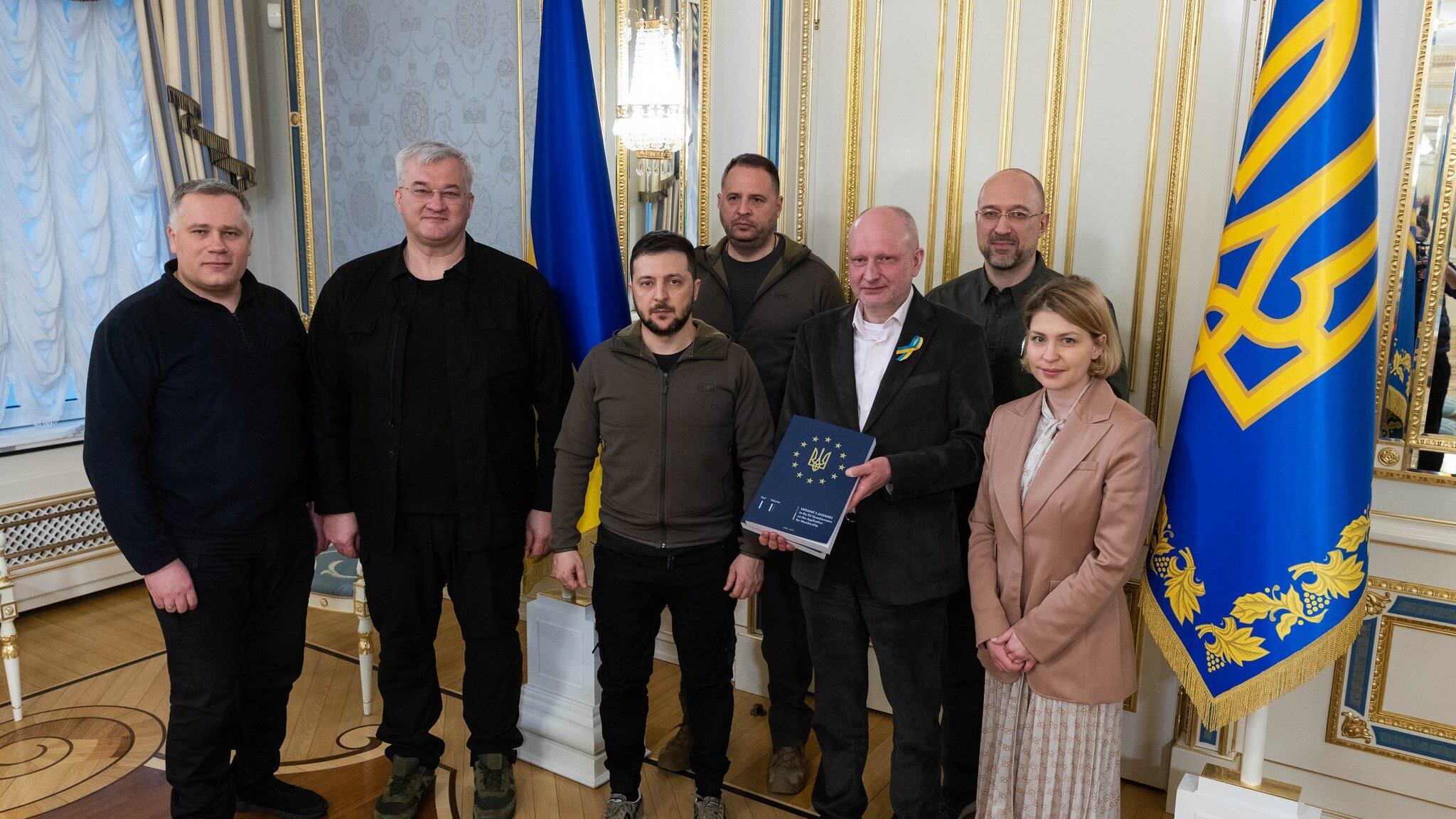 "Passaggio formale": Zelensky compila questionario per entrare in Ue