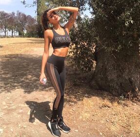 Cristina Buccino, scollatura hot in vacanza 5