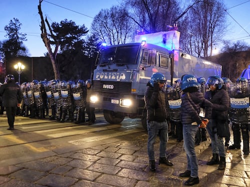 "Volevano lo scontro a ogni costo". Lo sfogo dei poliziotti dopo la follia anarchica