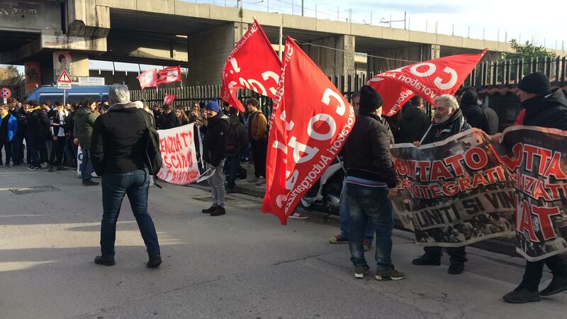 Di Maio nel suo liceo: contestato da studenti e lavoratori  14
