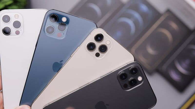 "Possibile divieto iPhone 12 in tutta Europa": l'avvertimento dell'Ue