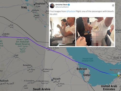 Allarme sul volo Dubai-Tel Aviv, passeggeri: “Copilota ha accoltellato il comandate”. Israele: “Pilota voleva far schiantare l’aereo”