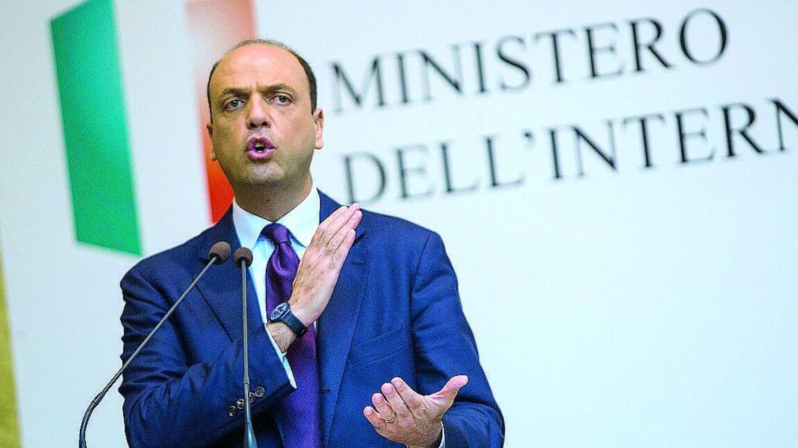 Ebola, Alfano: "Siamo in allerta"
