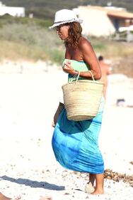 Cristina Parodi, topless a Formentera 12