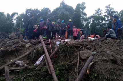 Terremoto in Cina, si scava tra le rovine 5