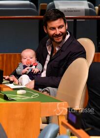 Onu, la premier neozelandese all'assemblea con la figlia 6