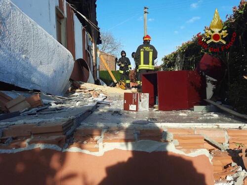 L'esplosione, poi l'incendio. Tragedia nel Padovano, muore una mamma