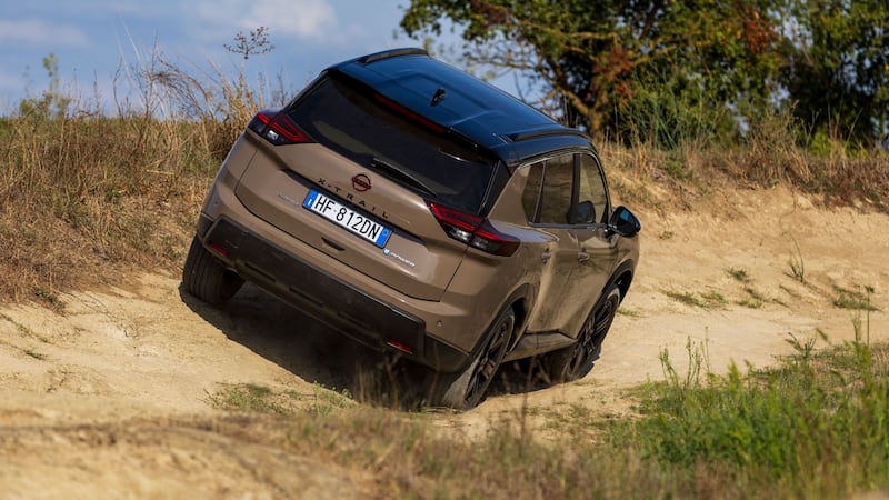 Nissan X-Trail 2026: nuovo look, versione N-Trek e prezzi da 41.600 euro