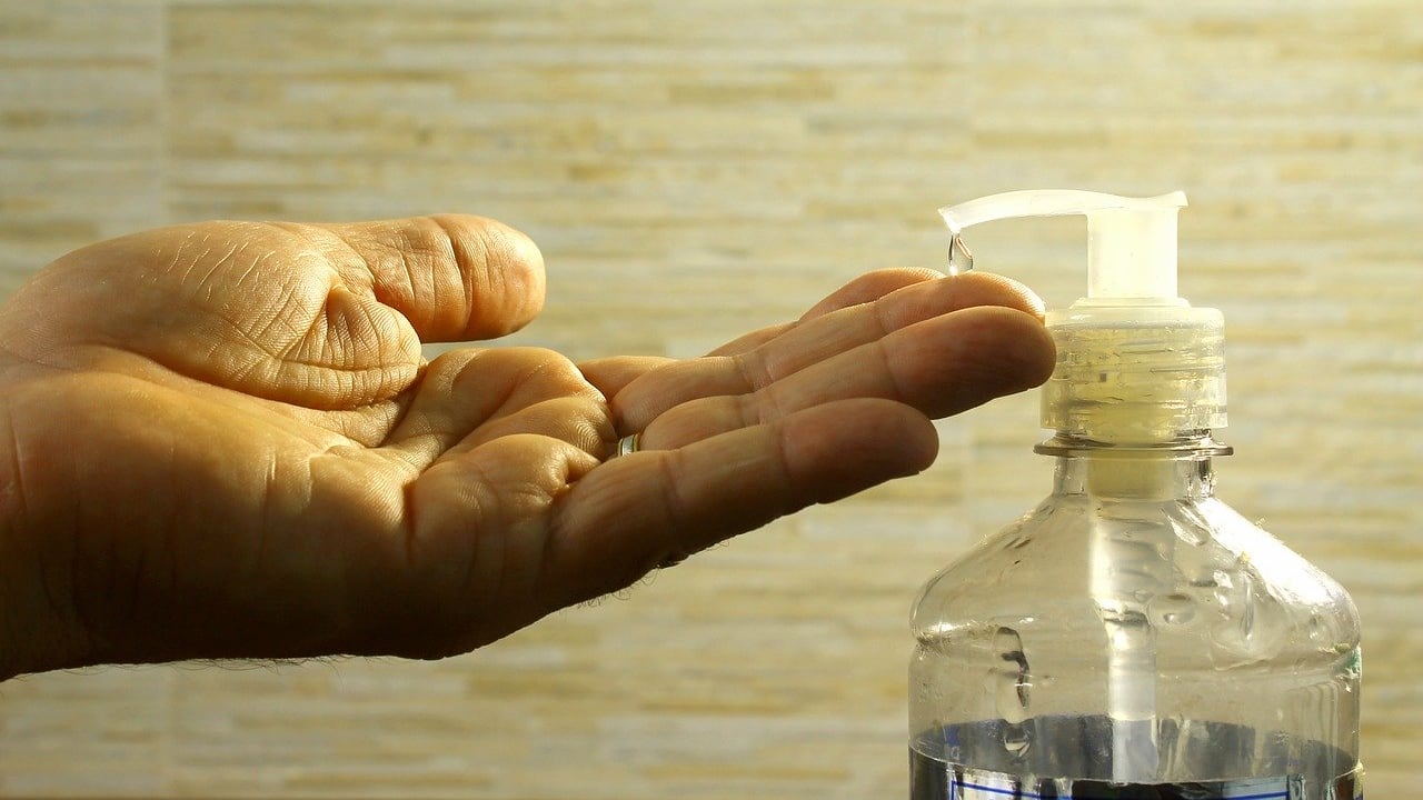 Coronavirus, ecco come preparare l'amuchina fai-da-te