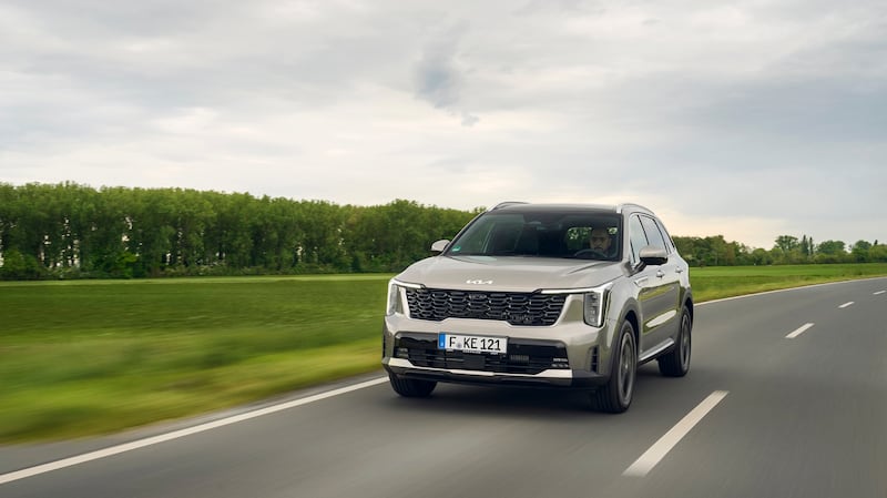 Kia Sorento PHEV 2025: guarda la gallery del nuovo SUV ibrido plug-in 13