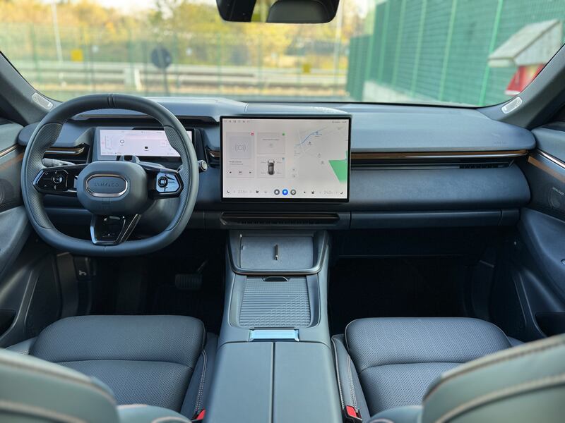 Lynk & Co 08: la gallery del nuovo suv ibrido plug-in 16
