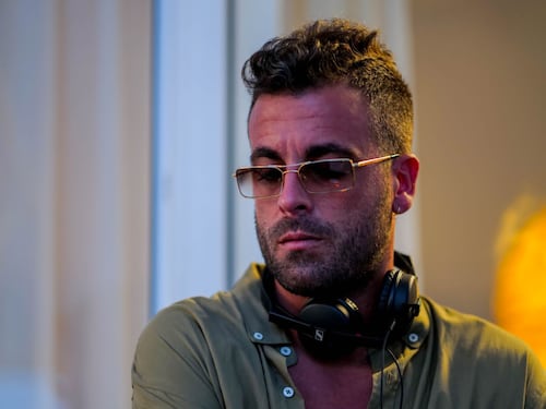 La polizia, i testimoni e le due versioni. Come è morto Dj Godzi?