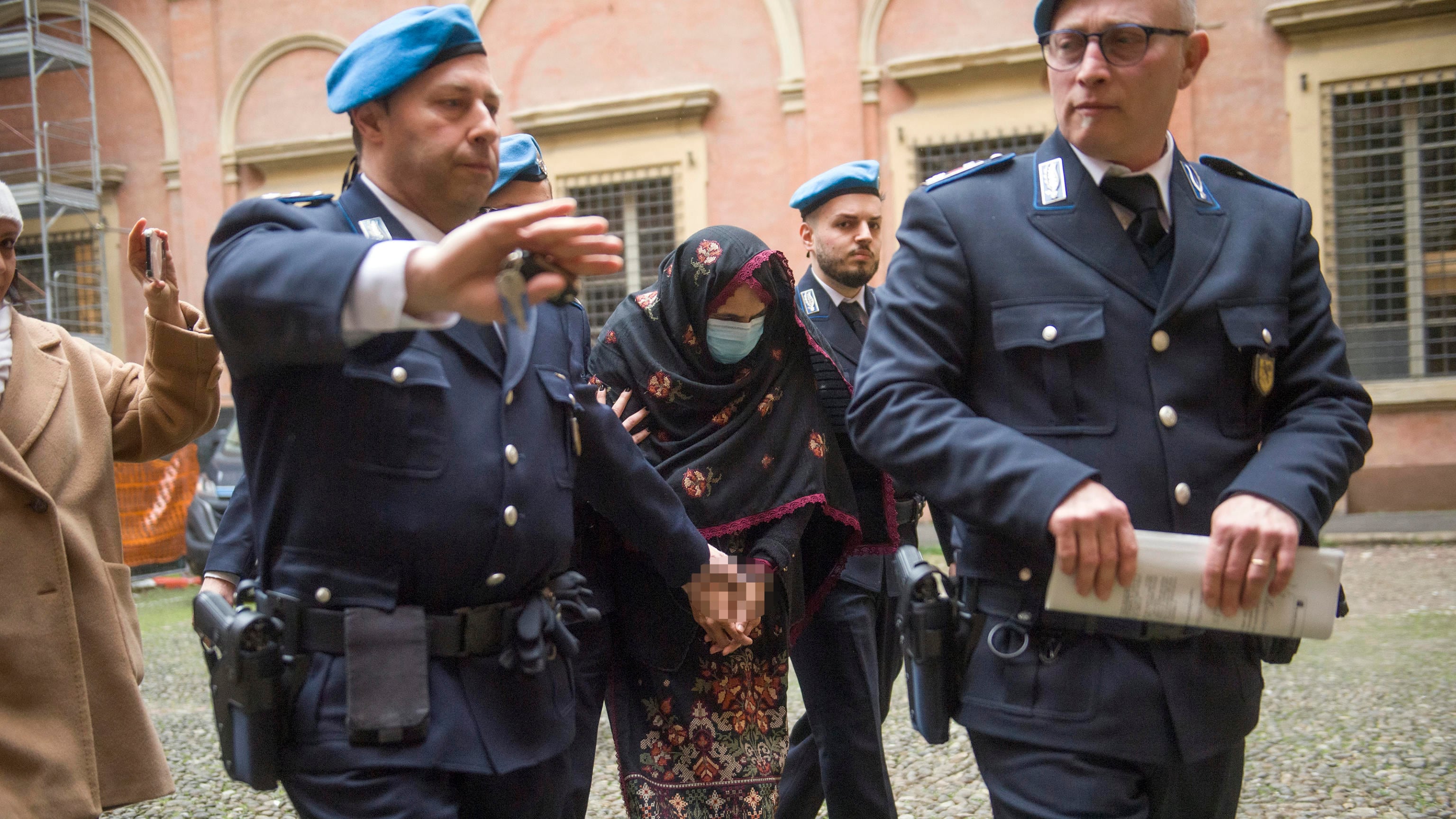 Saman, il giorno delle arringhe: “Assolvete Nazia, è una donna”