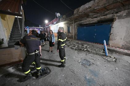 Terremoto ai Campi Flegrei, grande paura e gente in strada 9