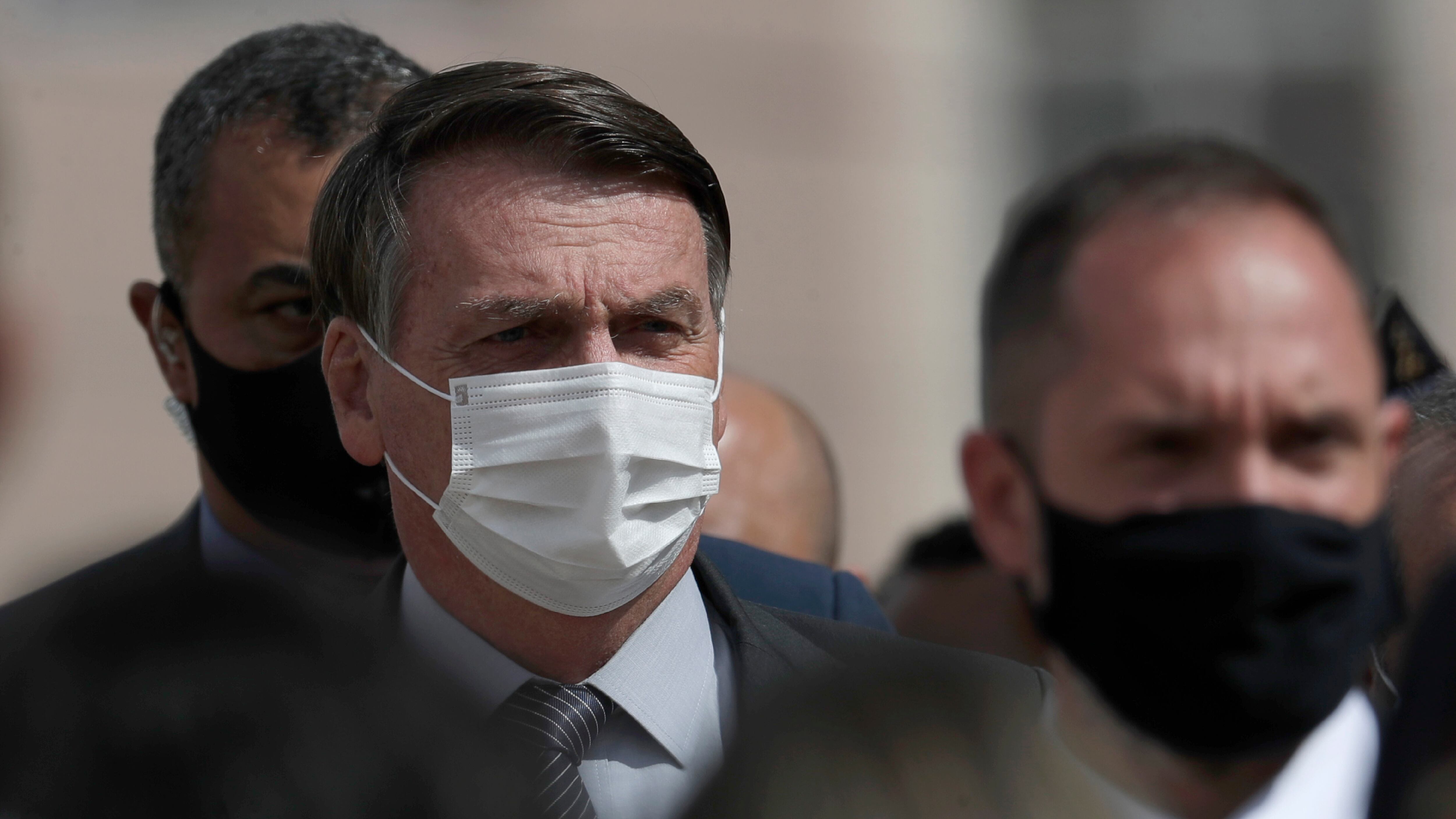 Dramma Brasile, record di morti e sedativi finiti "La tortura dei malati legati e intubati da svegli"