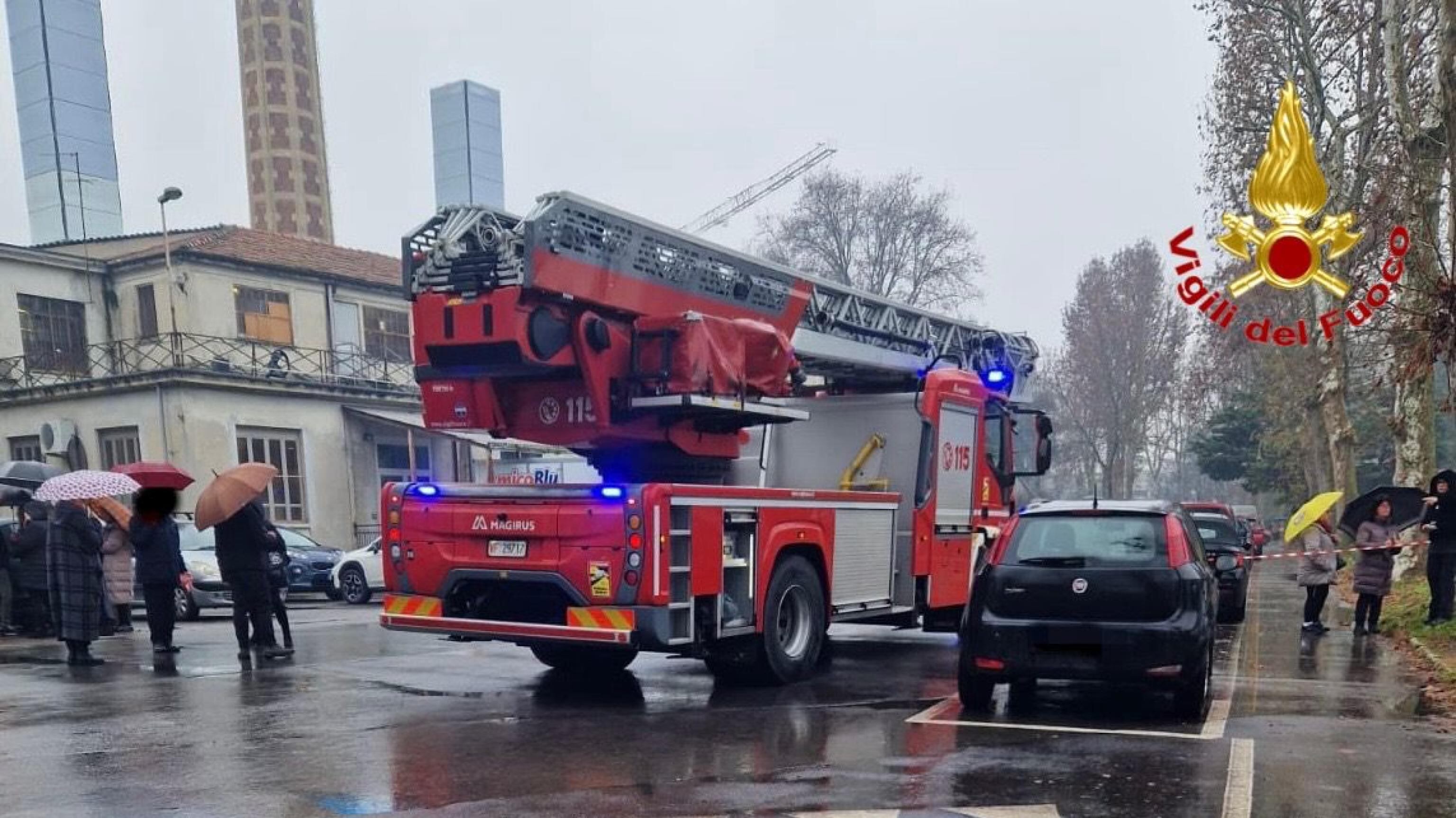 Scoppia incendio al Sacco, tutti evacuati. Nessun ferito ma danni all'archivio cartelle